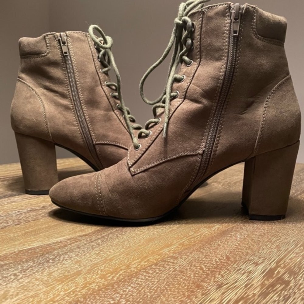Madden Girl Justine Lace Up Boots Size 10